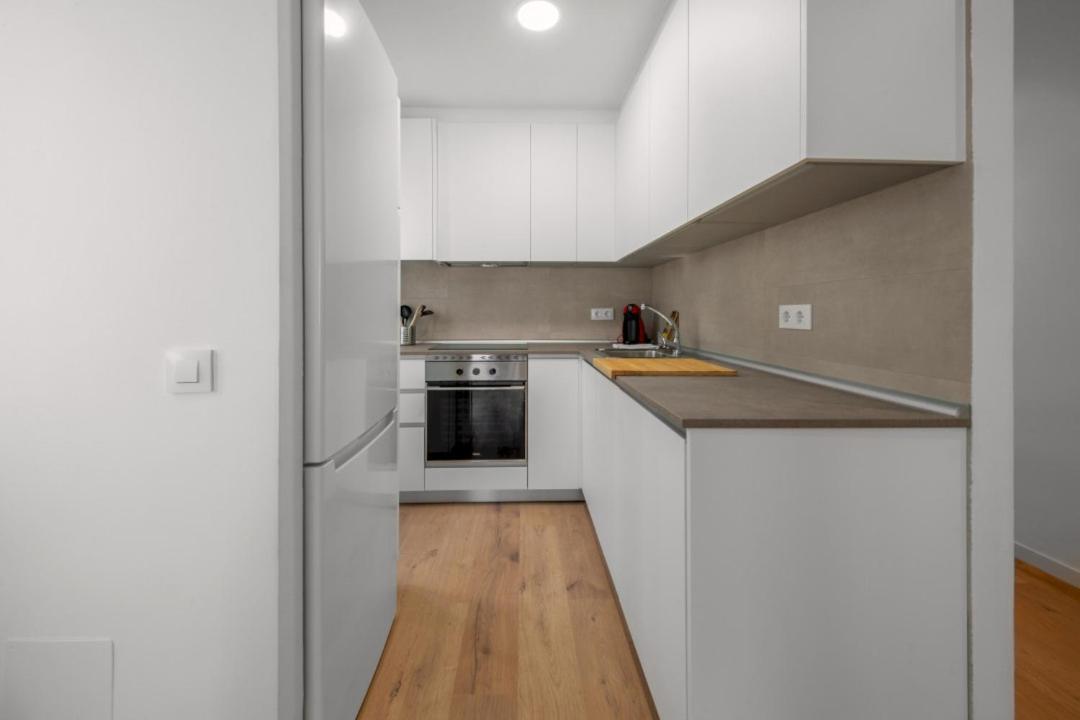 2 Bedrooms 1 Bathroom Furnished - Delicias - Bright - Mintystay Мадрид Екстериор снимка